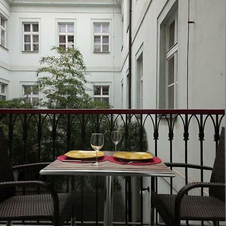 Quiet Apartment With Balcony Charles Bridge Praga Exterior foto